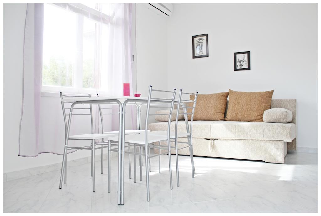 Apartments & Room Dijana Трогір Екстер'єр фото