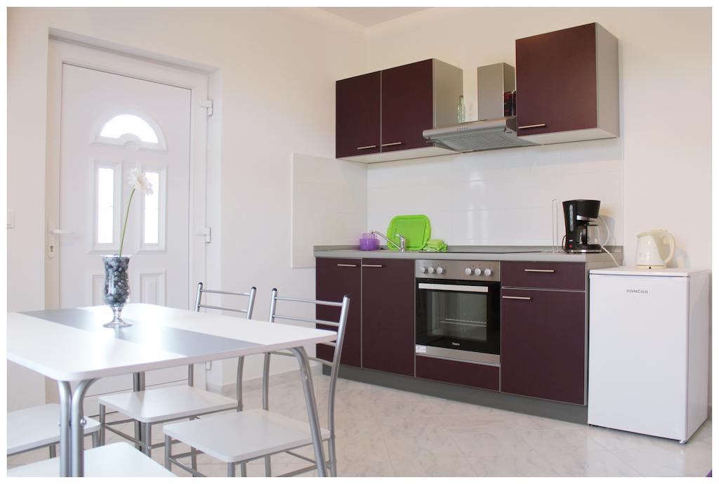 Apartments & Room Dijana Трогір Екстер'єр фото